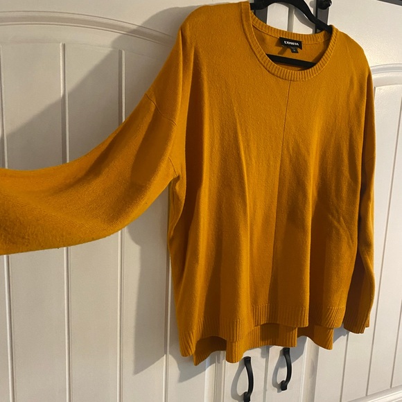 Yellow express sweater - Picture 3 of 3